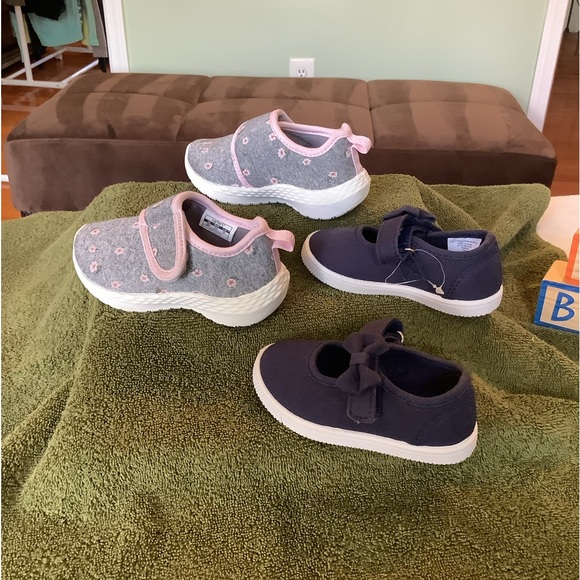 BUNDLE !  Two pairs Toddler shoes size 5 - Picture 2 of 9